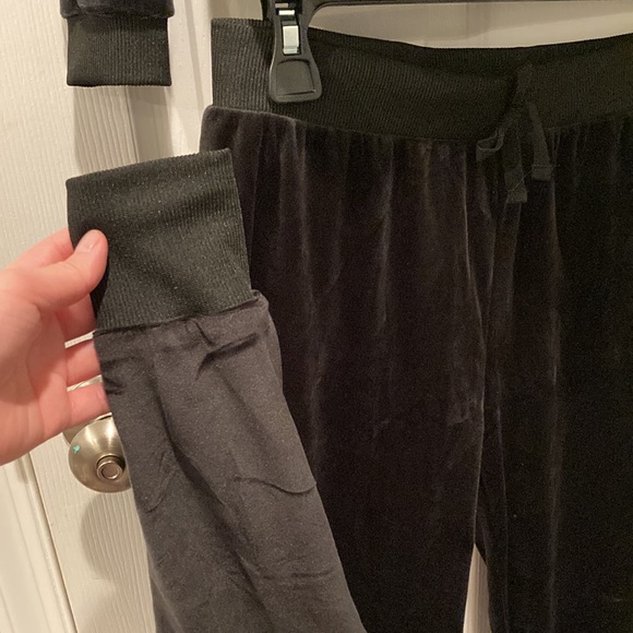 Delia’s black velour track suit set, “Mondaze Stink”, Sz M - Picture 4 of 6